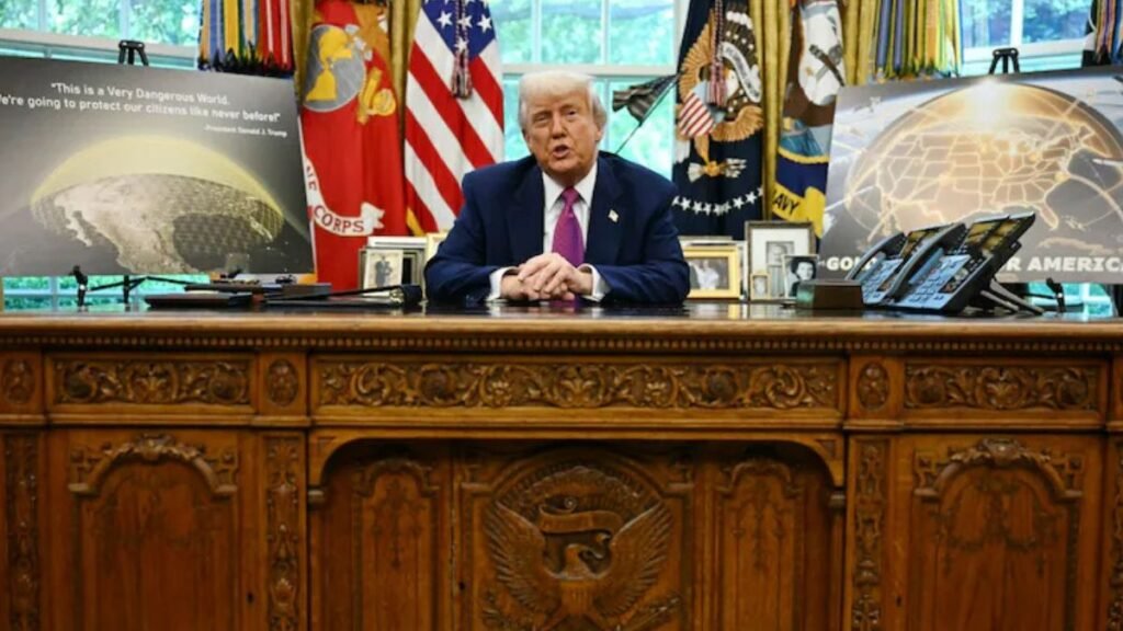 डोनाल्ड ट्रंप ने भारत पर 25% टैरिफ लगाया: