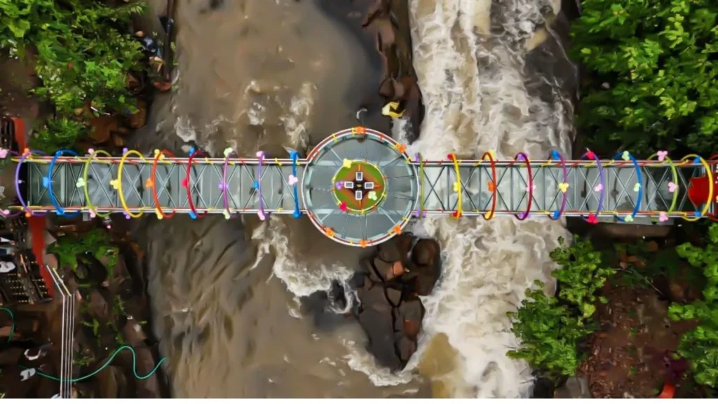 महाराष्ट्र का पहला ग्लास ब्रिज अब नाणे घाट के झरने पर पर्यटकों के लिए खुला