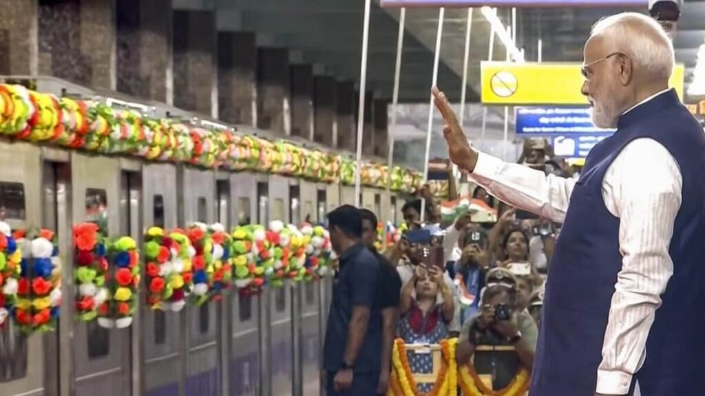 कोलकाता को बड़ी सौगात: प्रधानमंत्री मोदी ने 5,200 करोड़ रुपये की विकास परियोजनाओं का किया उद्घाटन