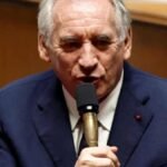 फ्रांस के प्रधानमंत्री फ्रांस्वा बायरू को विश्वास मत में हार के बाद पद छोड़ना पड़ा