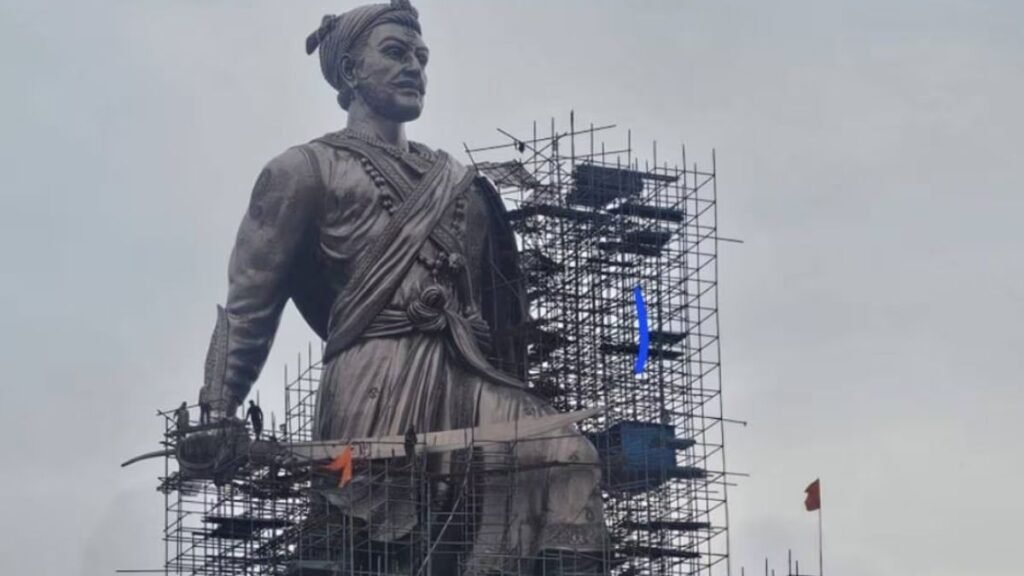 पिंपरी-चिंचवड़ में छत्रपति शिवाजी महाराज की प्रतिमा का सम्मान