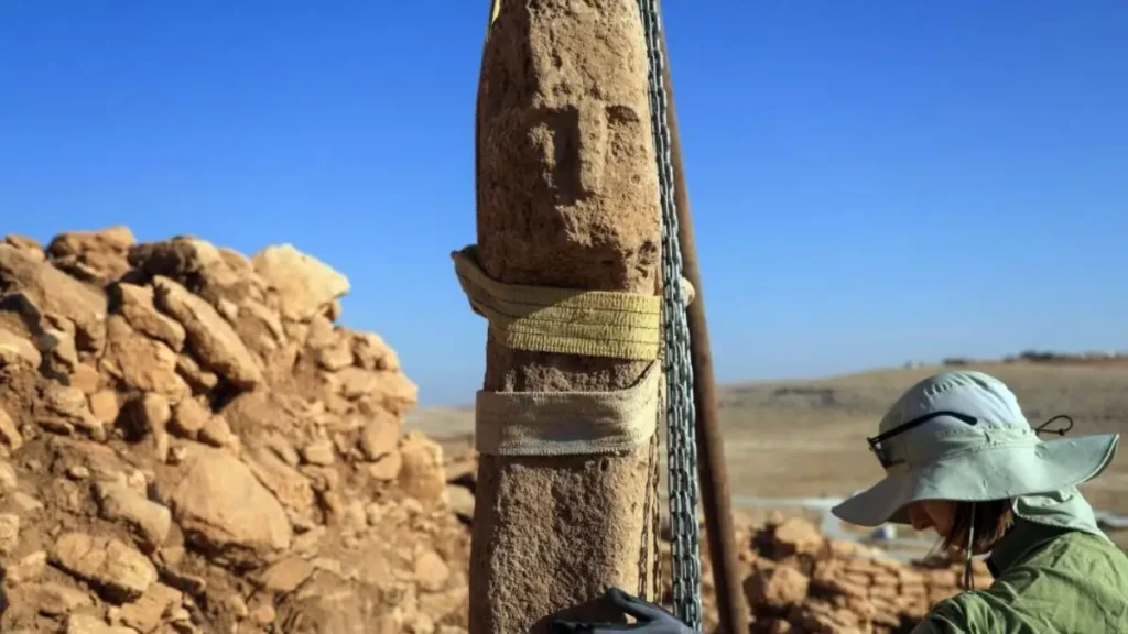 तुर्की में 12,000 वर्ष पुराना मानव चेहरे वाला स्तंभ खोजा गया