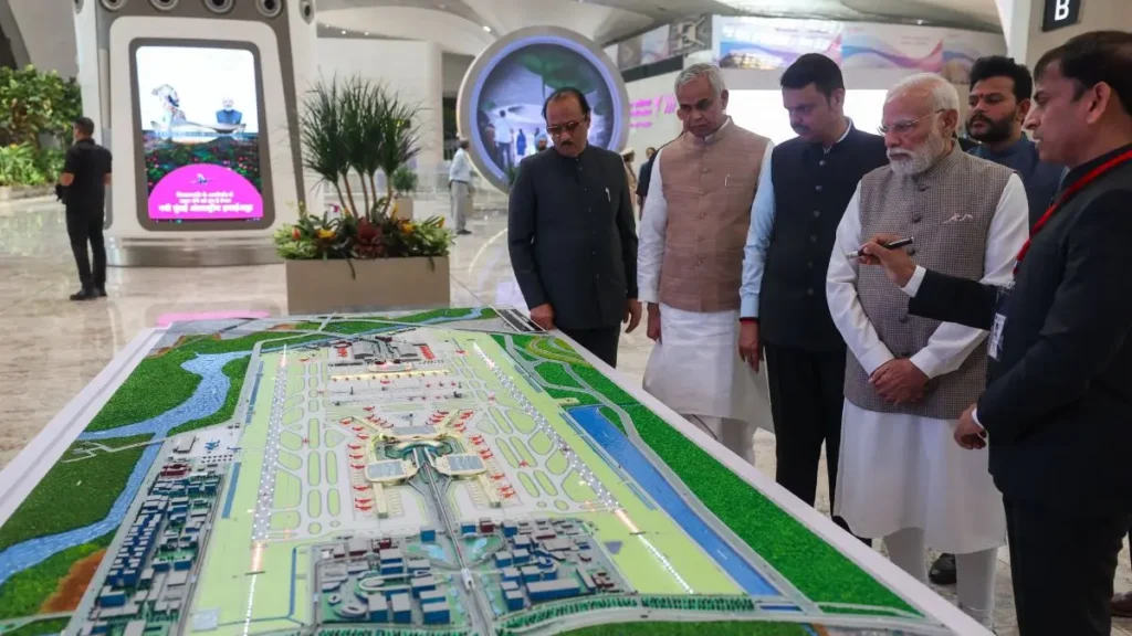 प्रधानमंत्री मोदी ने 19,650 करोड़ रुपये की लागत वाले नवी मुंबई अंतरराष्ट्रीय हवाई अड्डे का उद्घाटन किया
