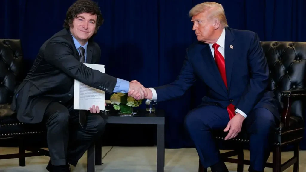 अमेरिका ने अर्जेंटिना को आर्थिक स्थिरता के लिए 20 अरब डॉलर की सहायता देने का ऐलान किया