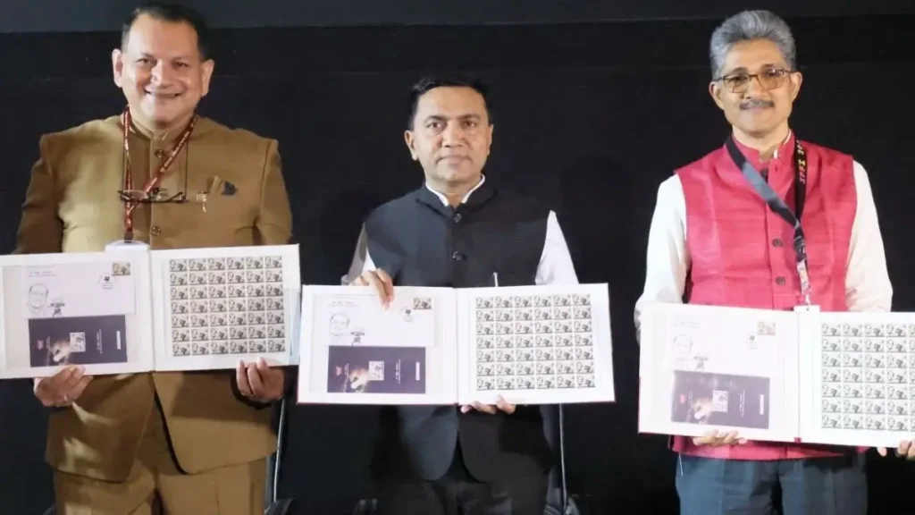 IFFI 2025 के दौरान गोवा के मुख्यमंत्री ने प्रतिष्ठित फ़िल्म निर्माता के. वैकुंठ को सम्मानित करते हुए उनके नाम पर एक स्मारक डाक टिकट जारी किया