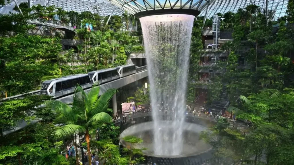 सिंगापुर चांगी एयरपोर्ट ने 2025 का दुनिया के सबसे अच्छे एयरपोर्ट का खिताब जीता