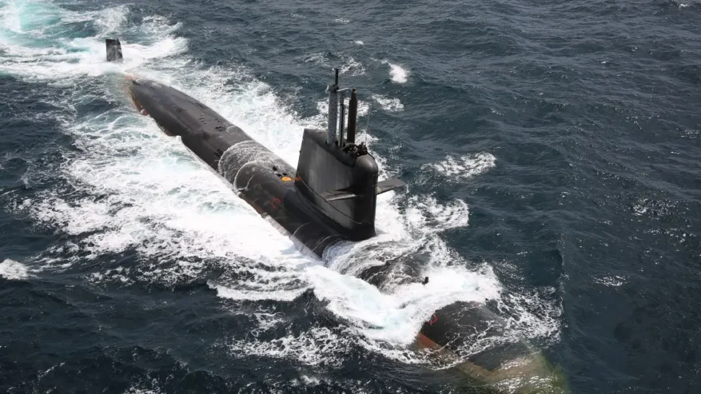 रक्षा मंत्रालय ने कार्बाइन और टॉरपीडो के लिए ₹4,666 करोड़ के अनुबंधों पर किए हस्ताक्षर