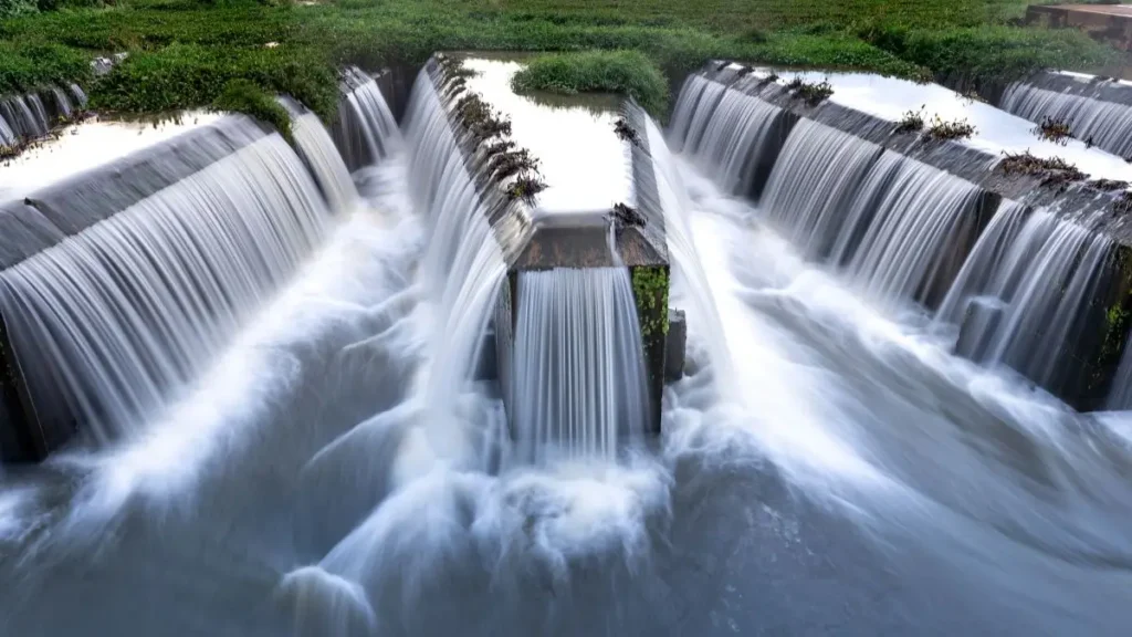 किस देश को काले सोने की भूमि कहा जाता है?