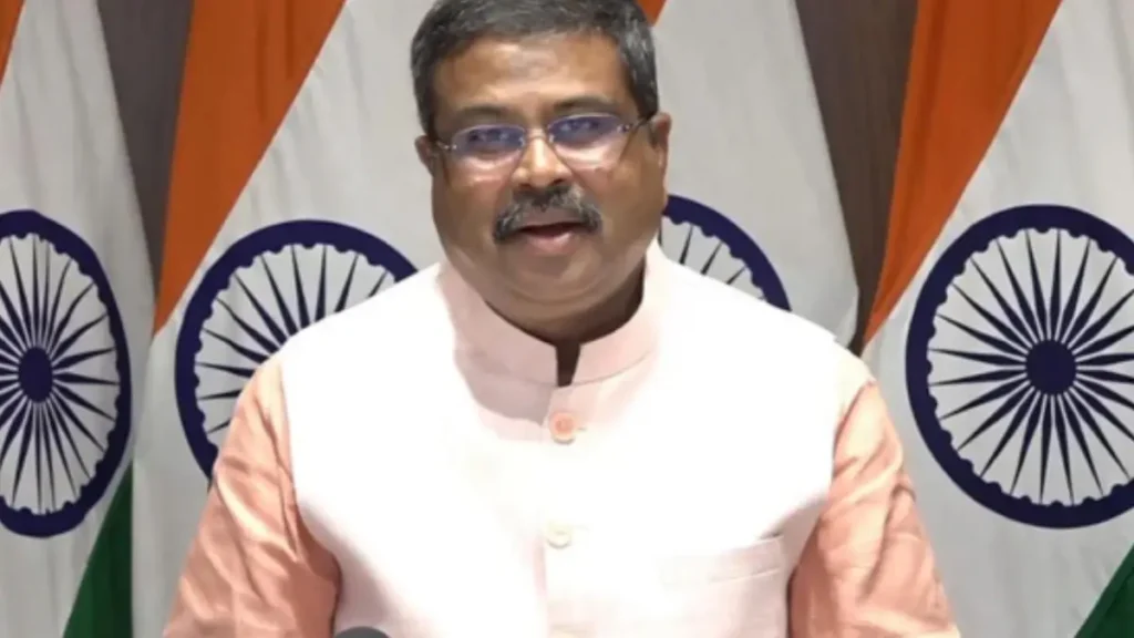 भारतीय भाषाओं के संरक्षण को बढ़ावा: शिक्षा मंत्री ने 41 साहित्यिक कृतियों का लोकार्पण किया