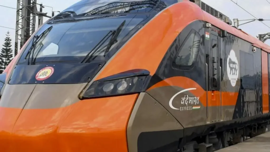 पहली वंदे भारत स्लीपर ट्रेन शुरू: PM मोदी ने दिखाई हरी झंडी