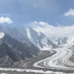किस ग्लेशियर को हिमालय का ताज कहा जाता है?