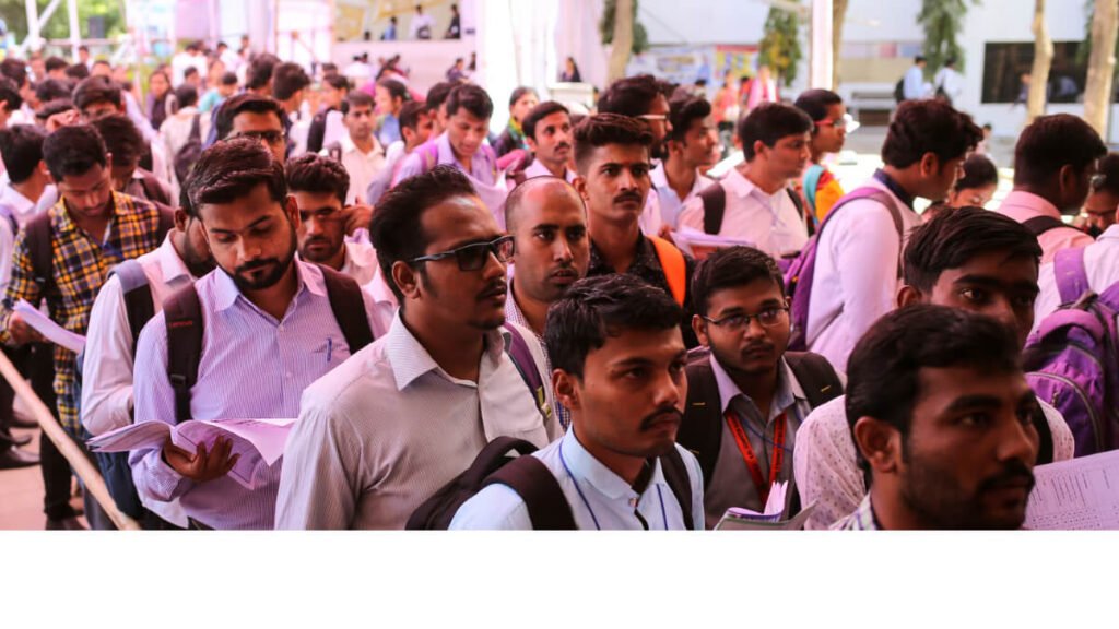 भारत में बेरोजगारी दर घटी: फरवरी 2026 में 4.9% पर आई, जानें क्या है संकेत