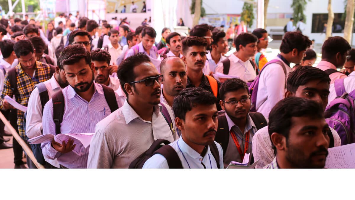 भारत में बेरोजगारी दर घटी: फरवरी 2026 में 4.9% पर आई, जानें क्या है संकेत