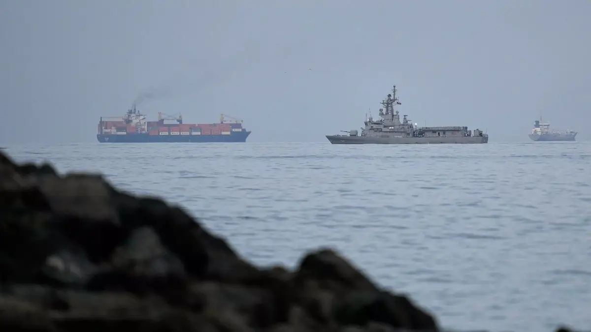 हॉर्मुज़ जलडमरूमध्य संकट 2026: सीमित जहाज़ों को ही क्यों मिल रही अनुमति?